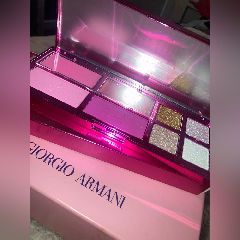 A limited-edition face palette 🎨